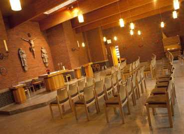 Kirchenstuhl und Gemeindestuhl Bremen, Massivholzstapelstuhl