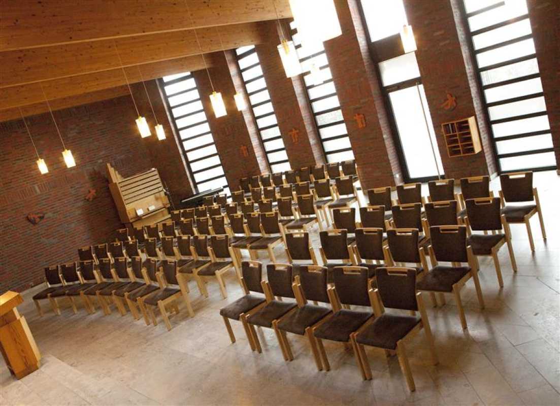 Kirchenstuhl und Gemeindestuhl Bremen, Massivholzstapelstuhl