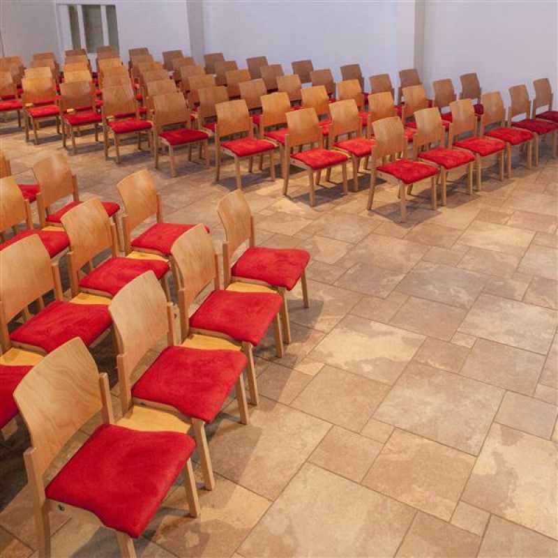 Kirchenstuhl und Gemeindestuhl Lingen, Massivholzstapelstuhl