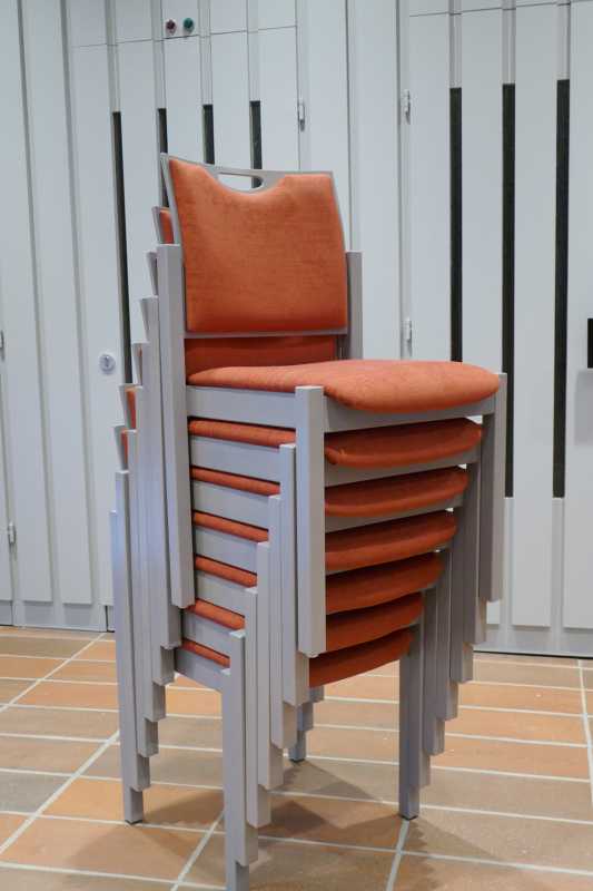 Gemeindestuhl Bonn, Massivholzstapelstuhl