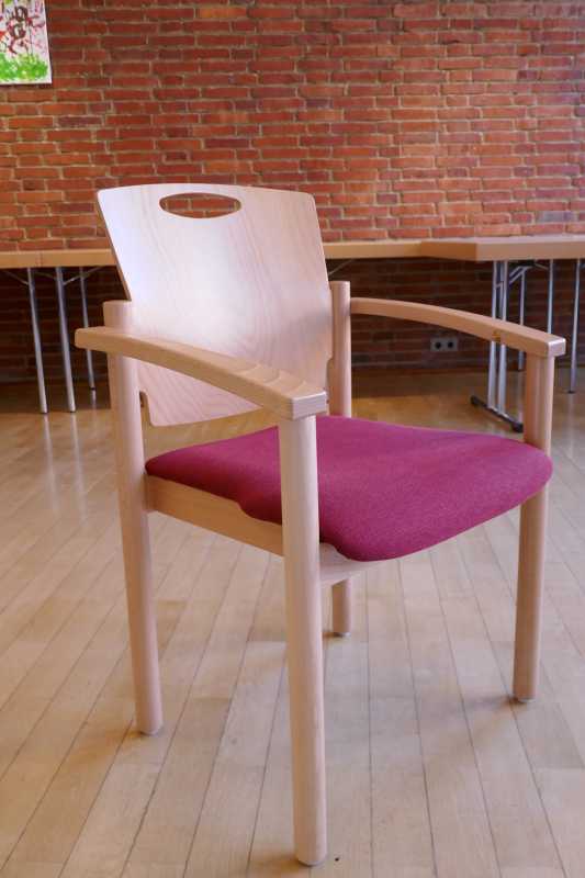 Kirchenstuhl und Gemeindestuhl Idstein-S, Massivholzstapelstuhl