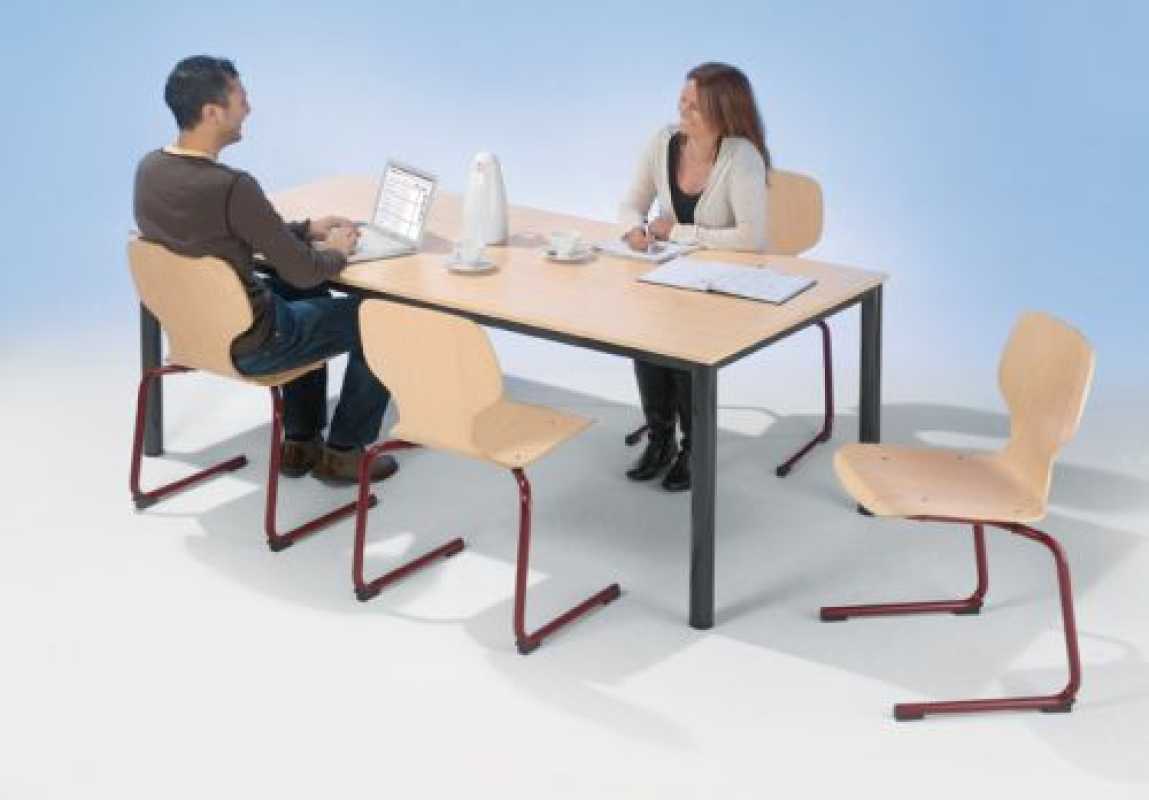Quadrat-Tisch mit Rundfüßen